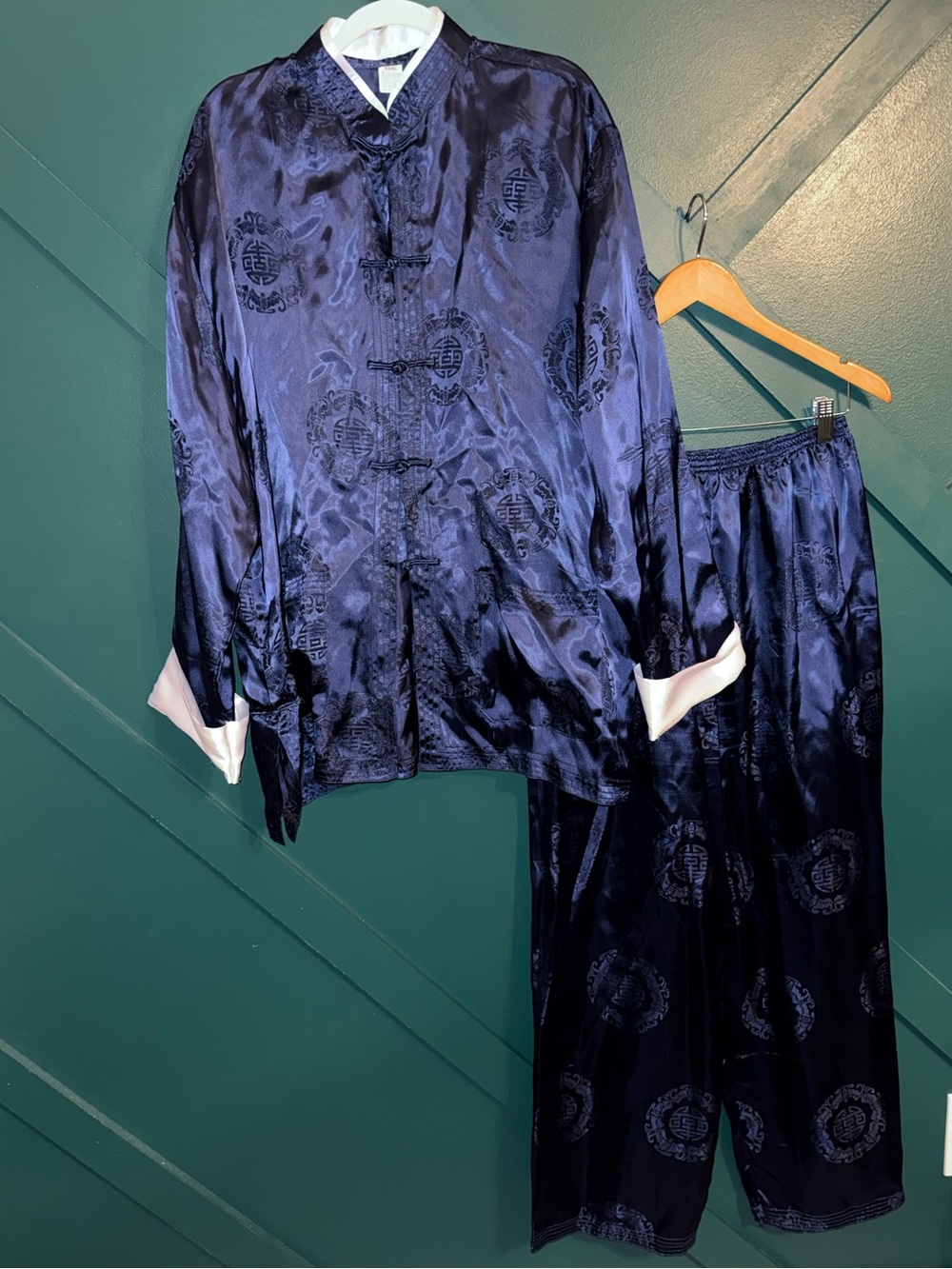 Men's Asian elegant pajamas in royal blue